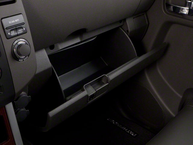 2011 Nissan Pathfinder LE