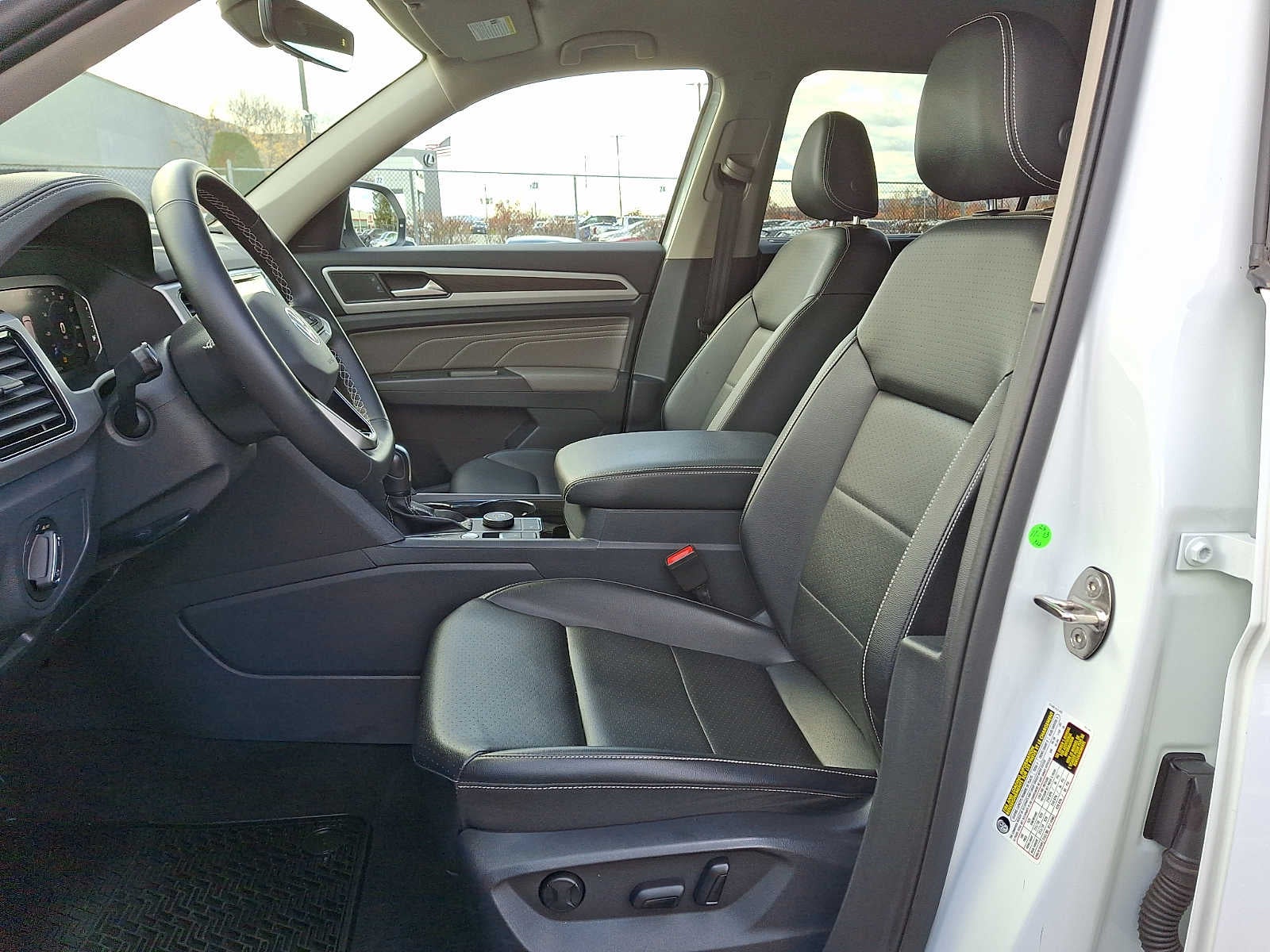 2022 Volkswagen Atlas 3.6L V6 SE w/Technology