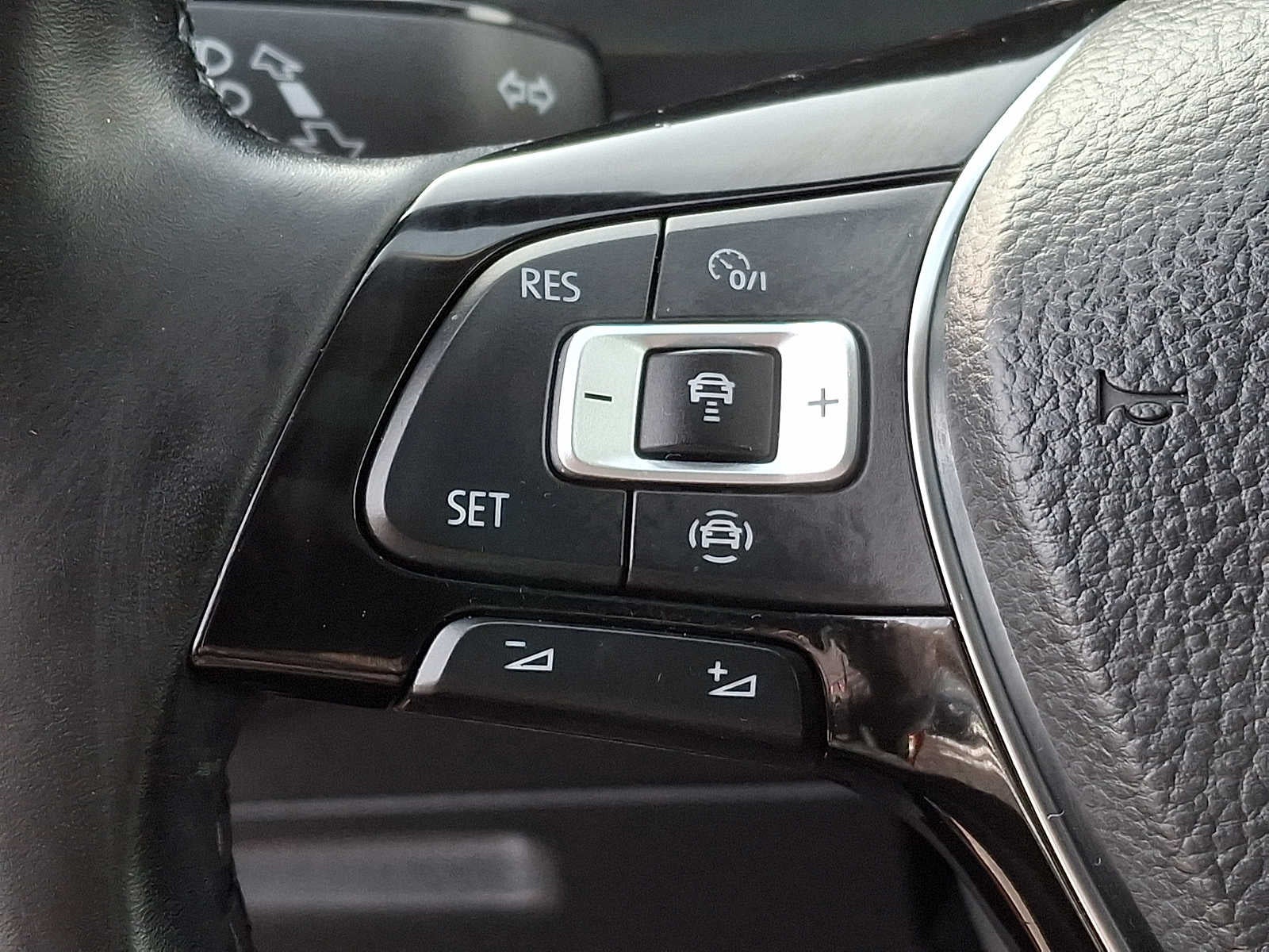 2019 Volkswagen Tiguan SEL Premium