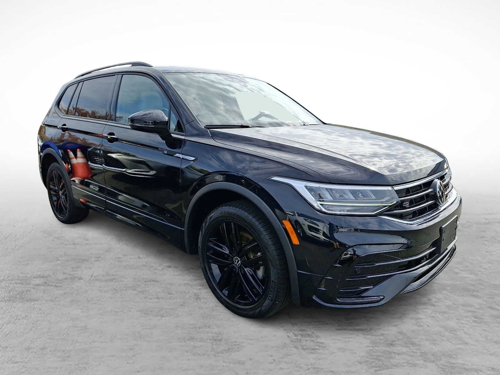 2022 Volkswagen Tiguan SE R-Line Black