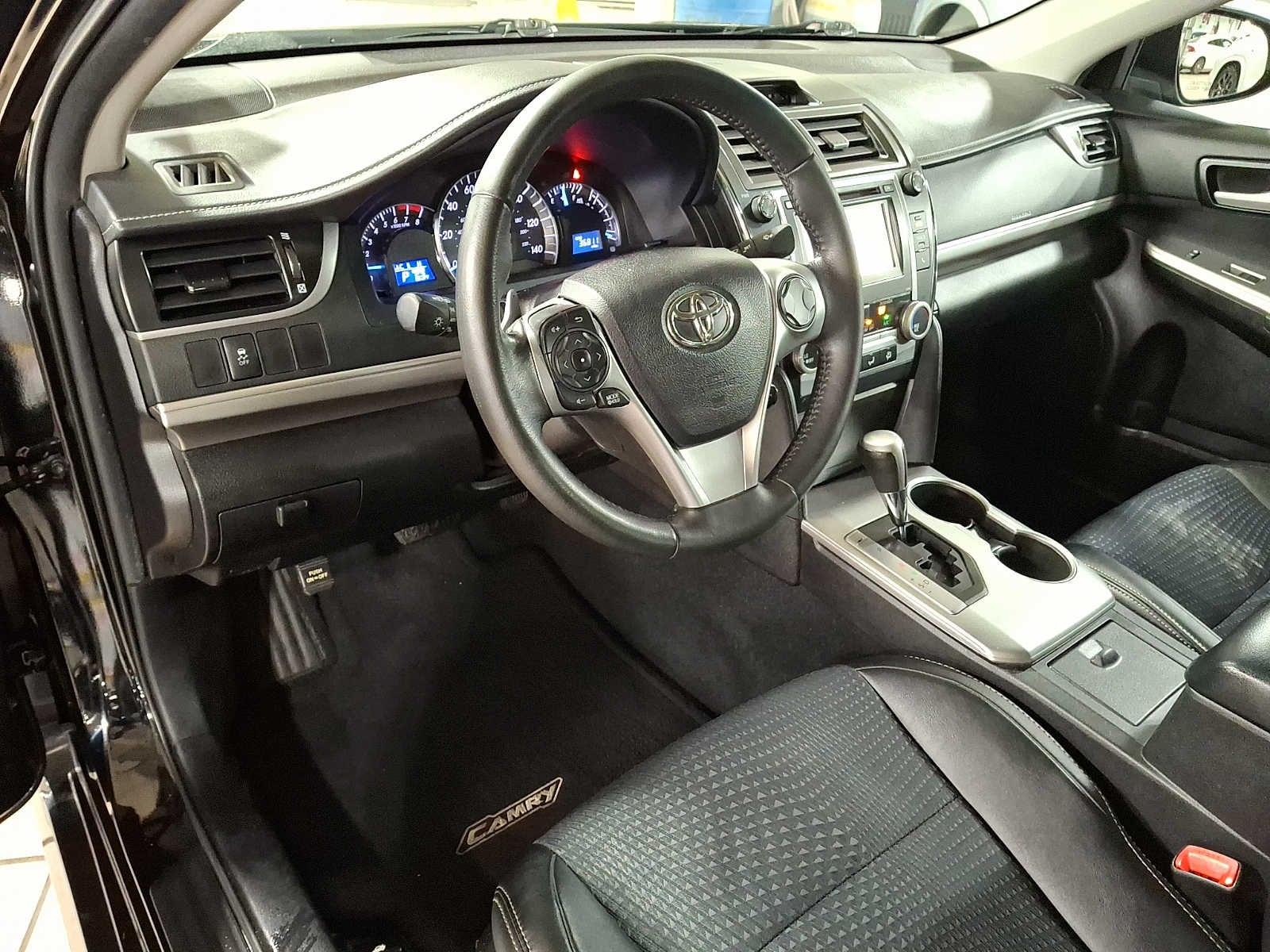 2014 Toyota Camry 2014.5 4dr Sdn I4 Auto SE