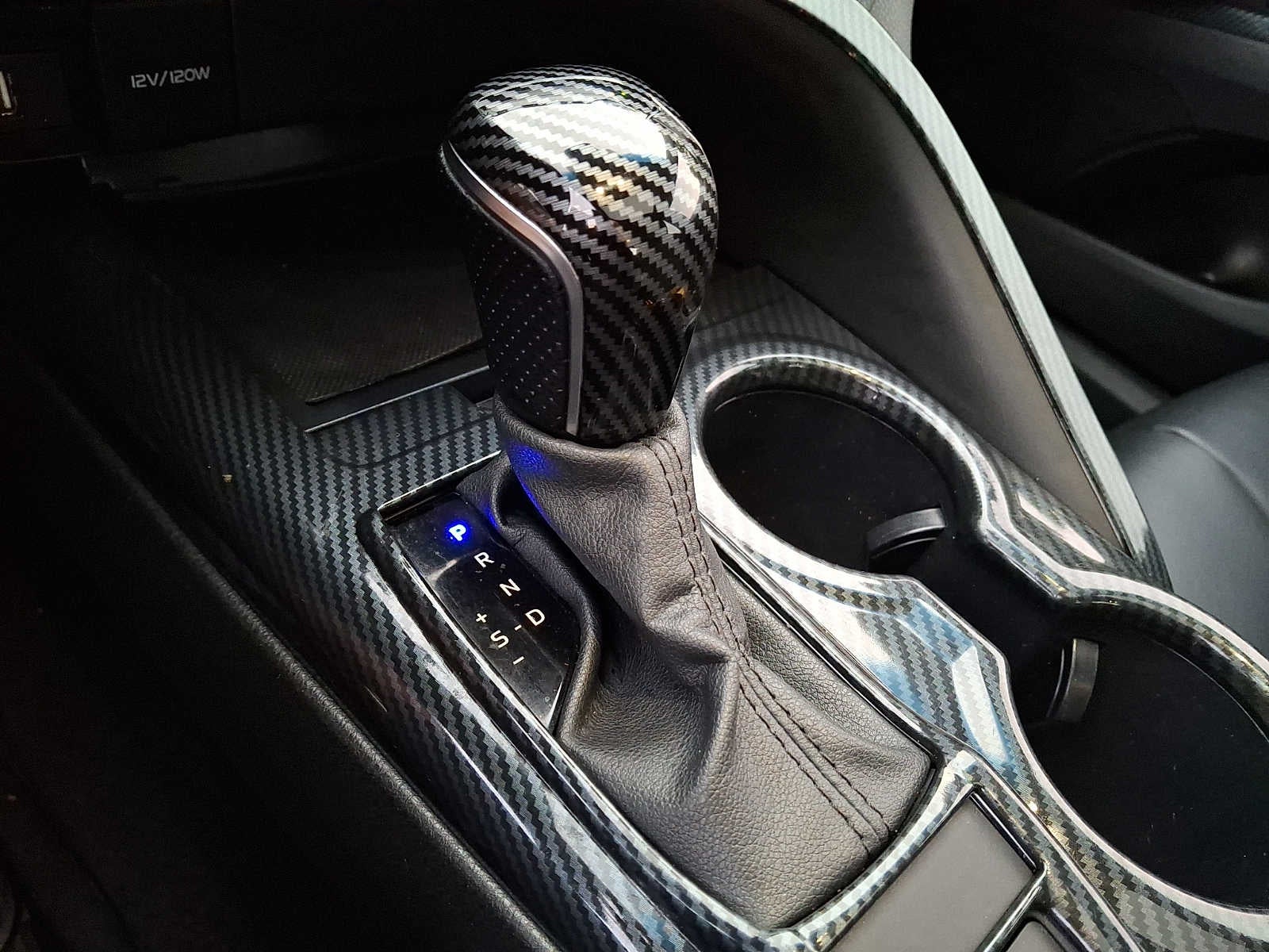 2020 Toyota Camry SE Auto AWD