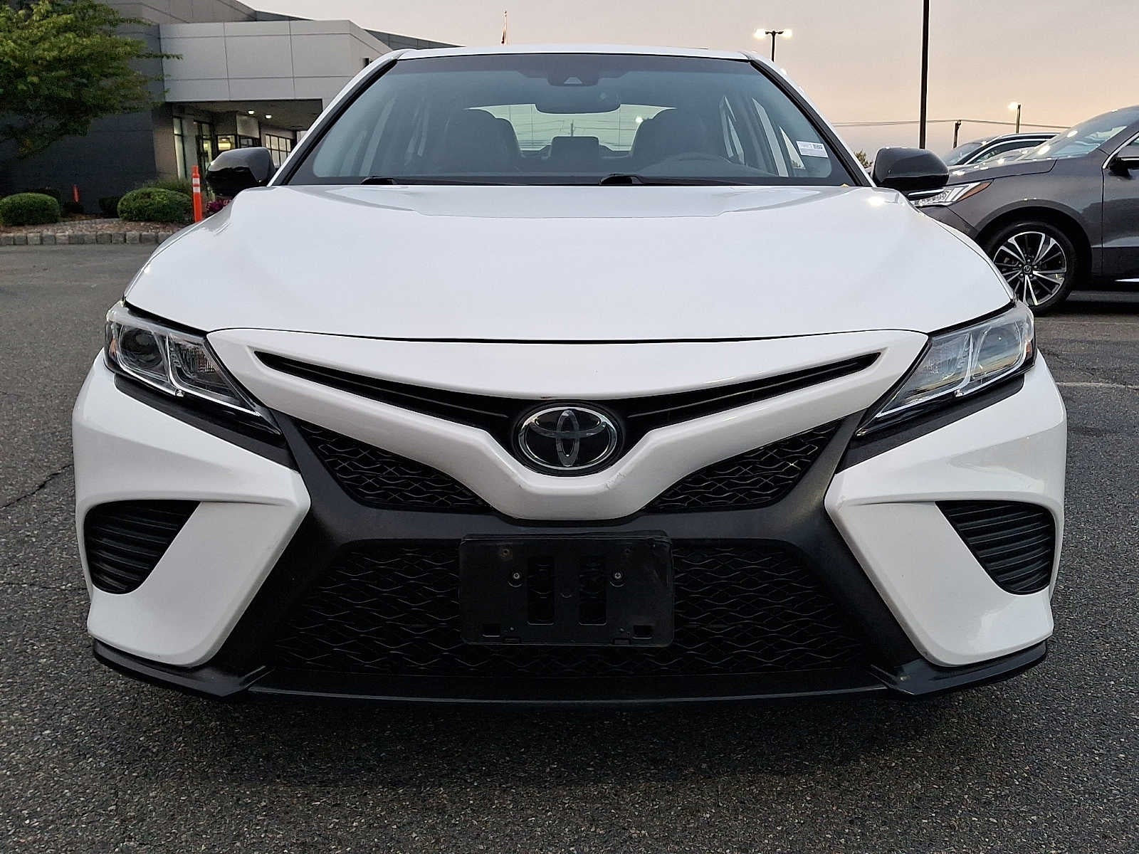 2020 Toyota Camry SE Auto AWD