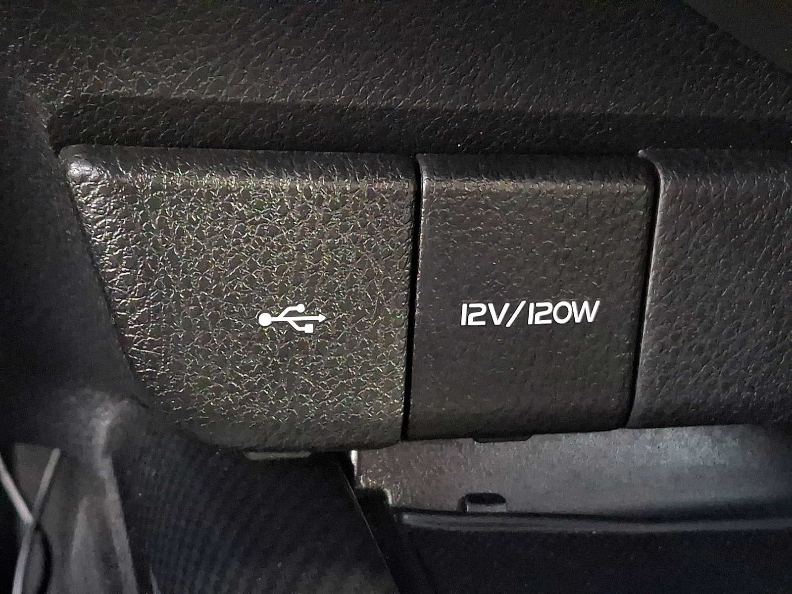 2020 Toyota Camry SE Auto AWD
