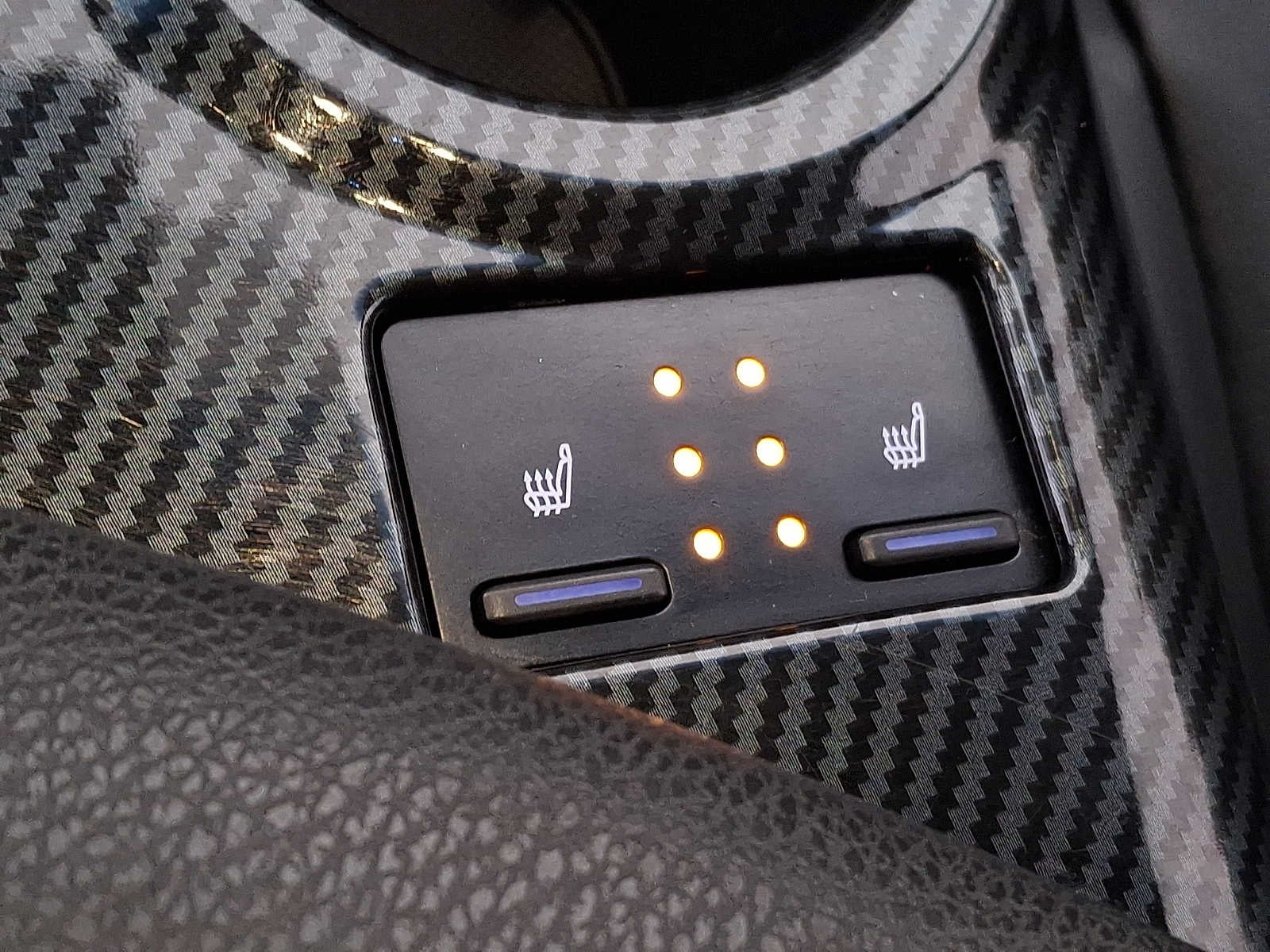2020 Toyota Camry SE Auto AWD