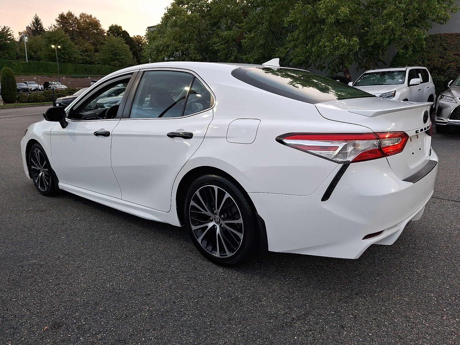 2020 Toyota Camry SE Auto AWD