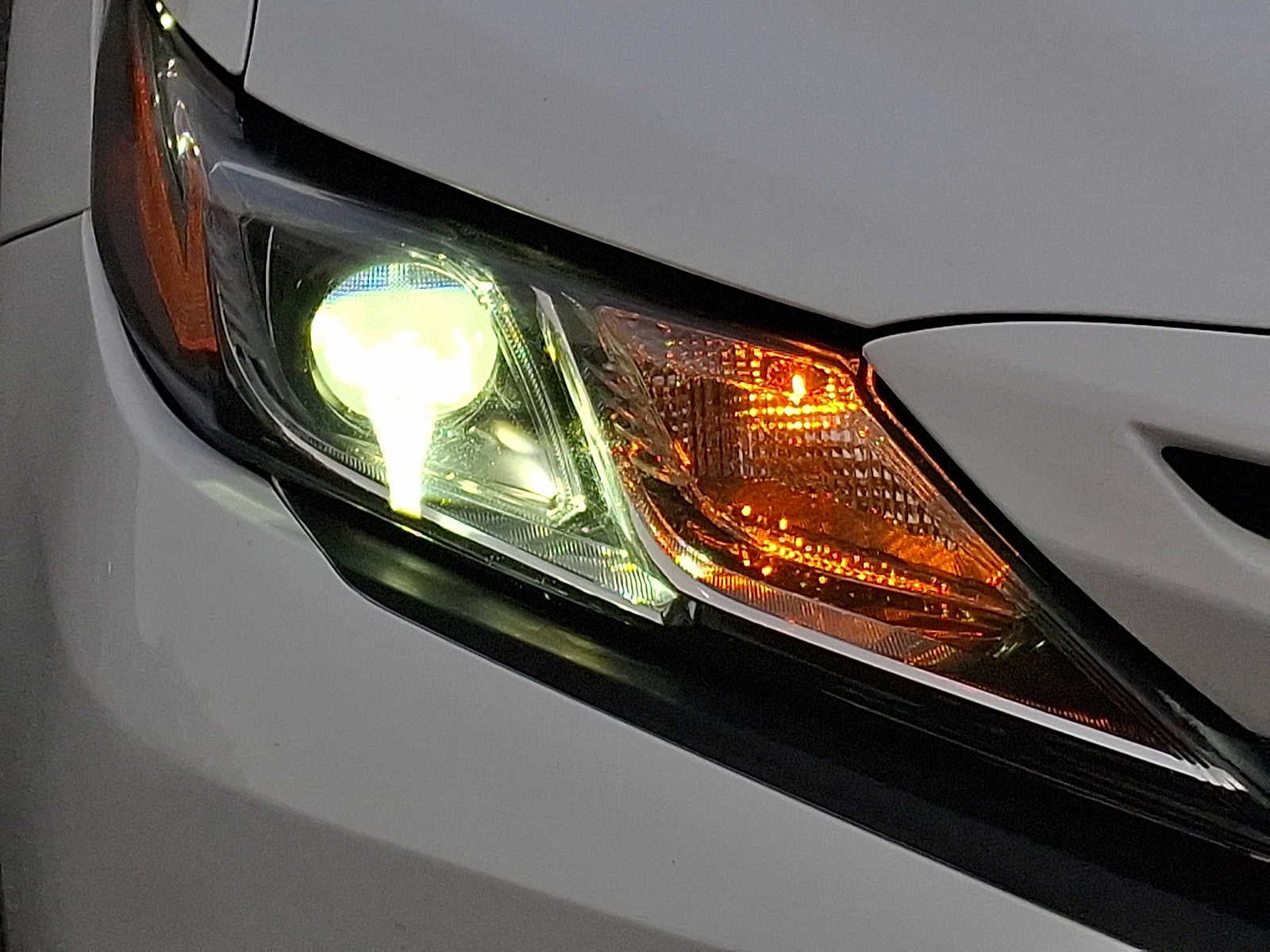 2020 Toyota Camry SE Auto AWD