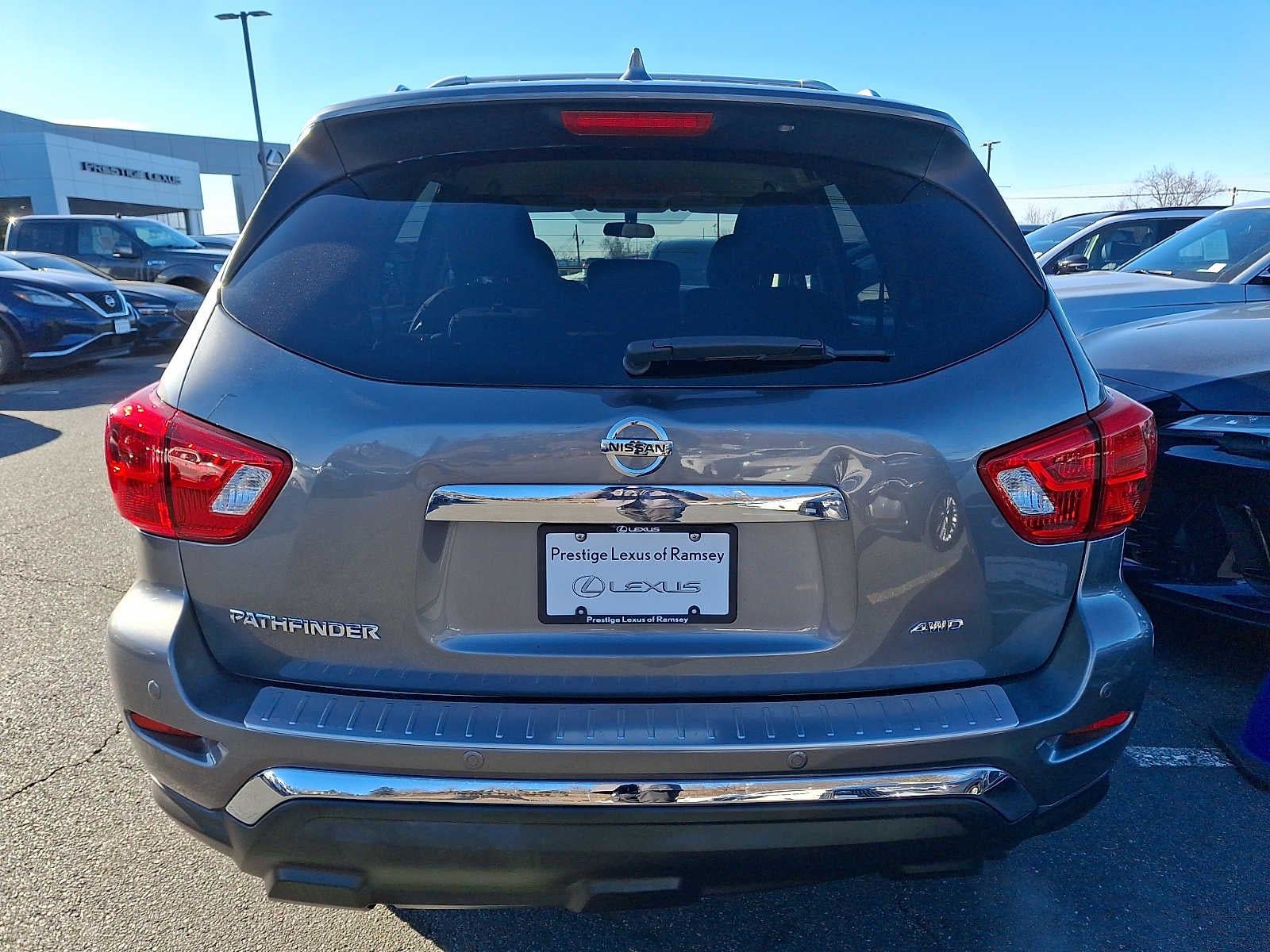 2020 Nissan Pathfinder S