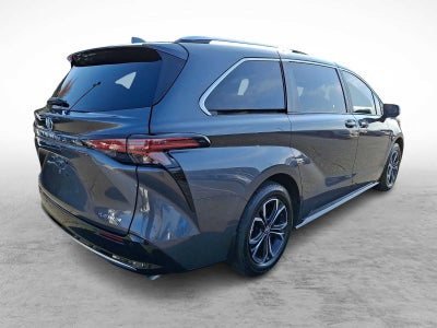 2025 Toyota Sienna Platinum