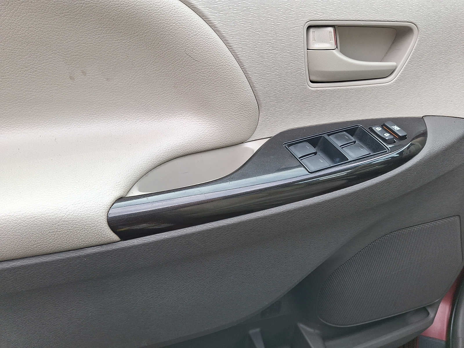 2014 Toyota Sienna LE