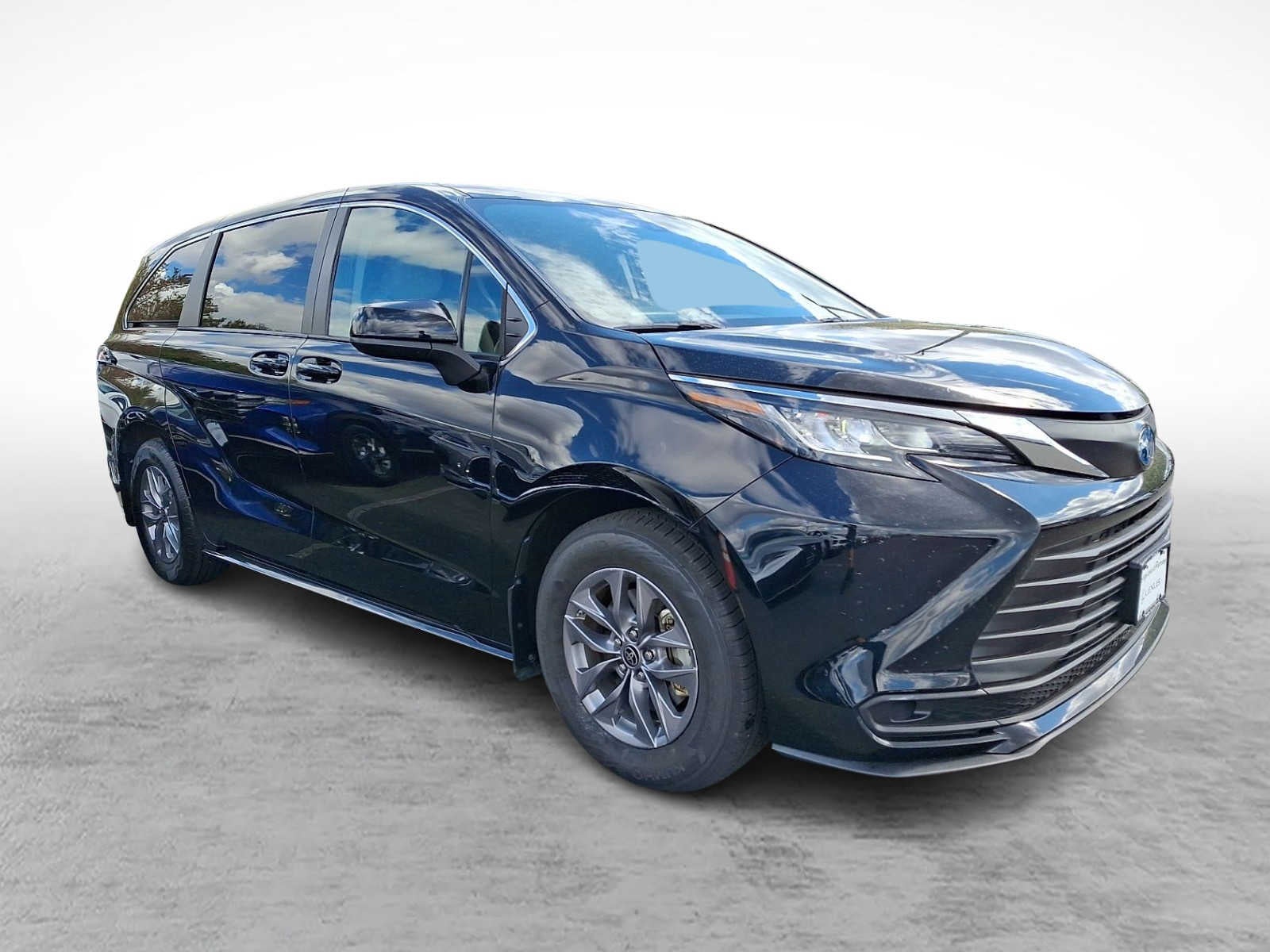 2023 Toyota Sienna LE