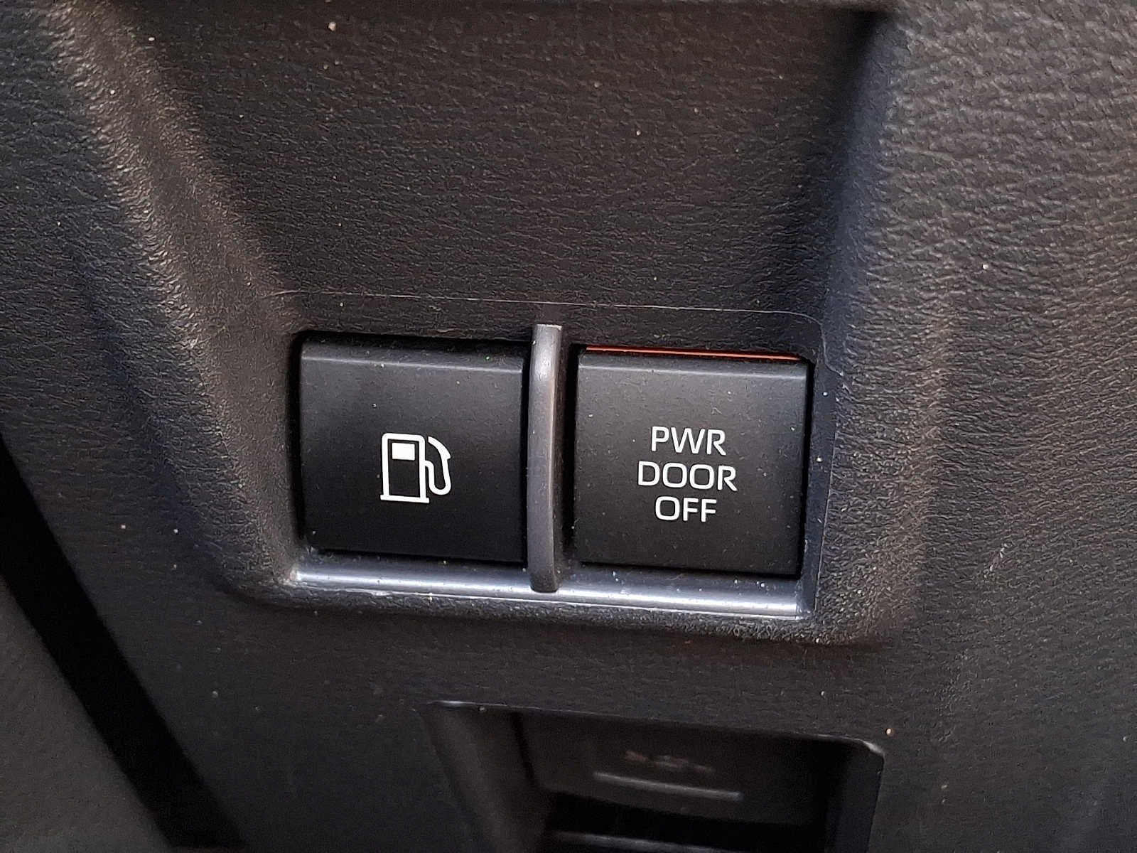 2023 Toyota Sienna LE