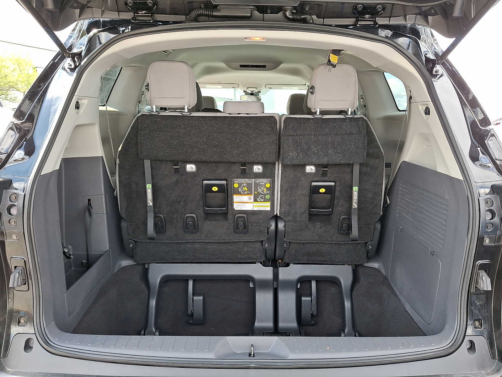 2023 Toyota Sienna LE