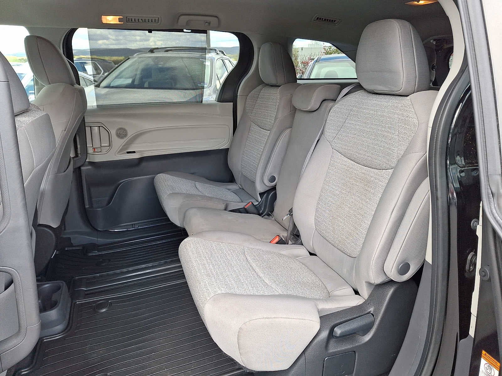 2023 Toyota Sienna LE