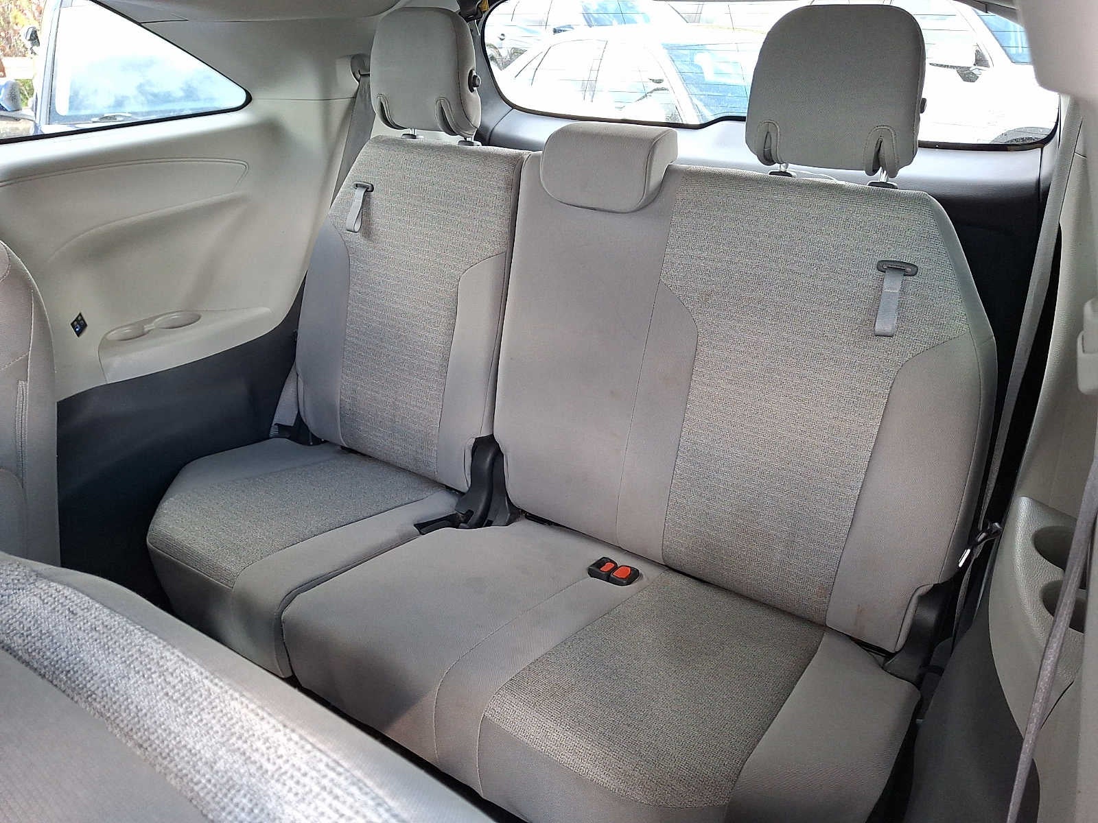 2023 Toyota Sienna LE