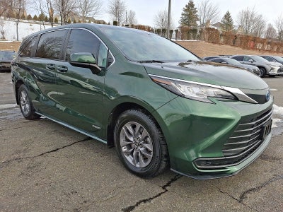2021 Toyota Sienna LE