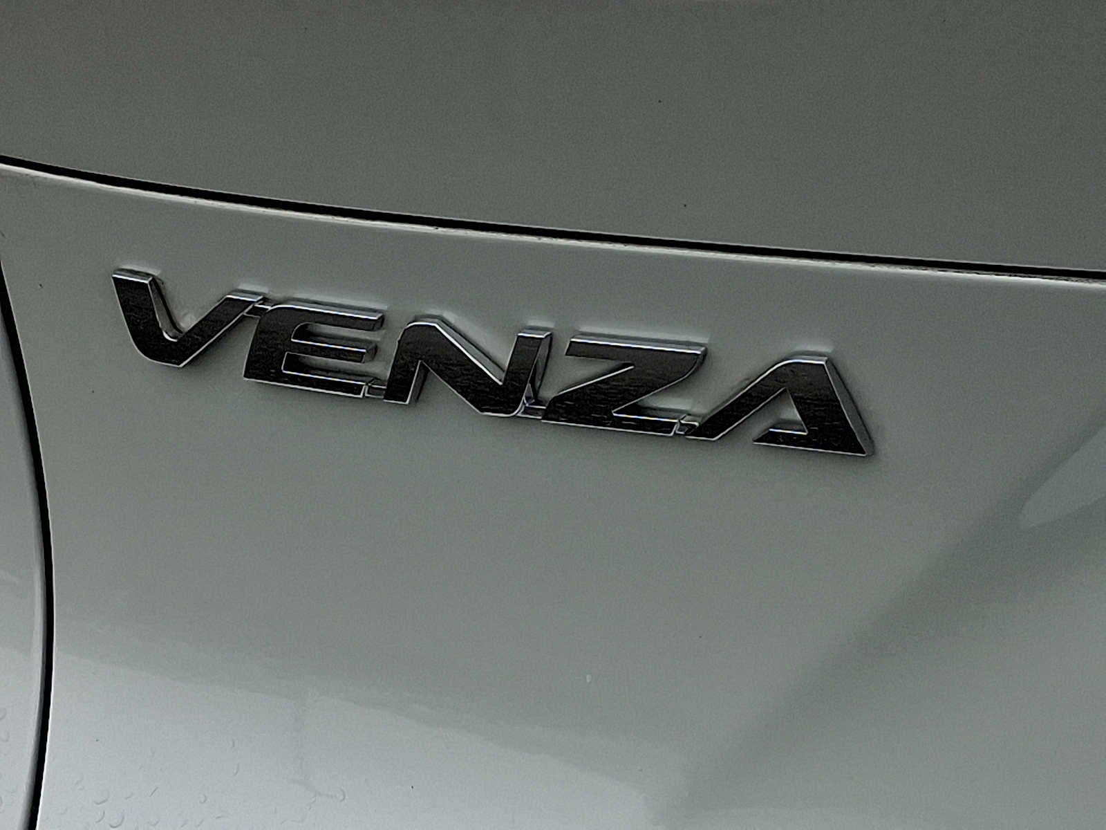 2024 Toyota Venza LE