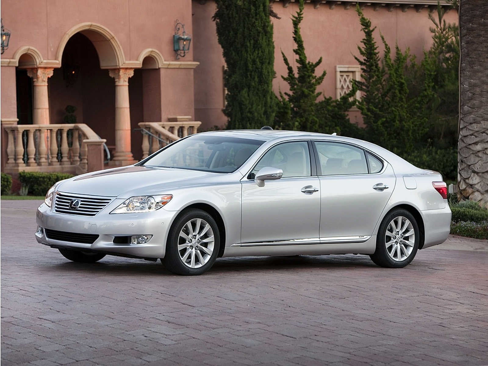 2010 Lexus LS 460 4dr Sdn RWD