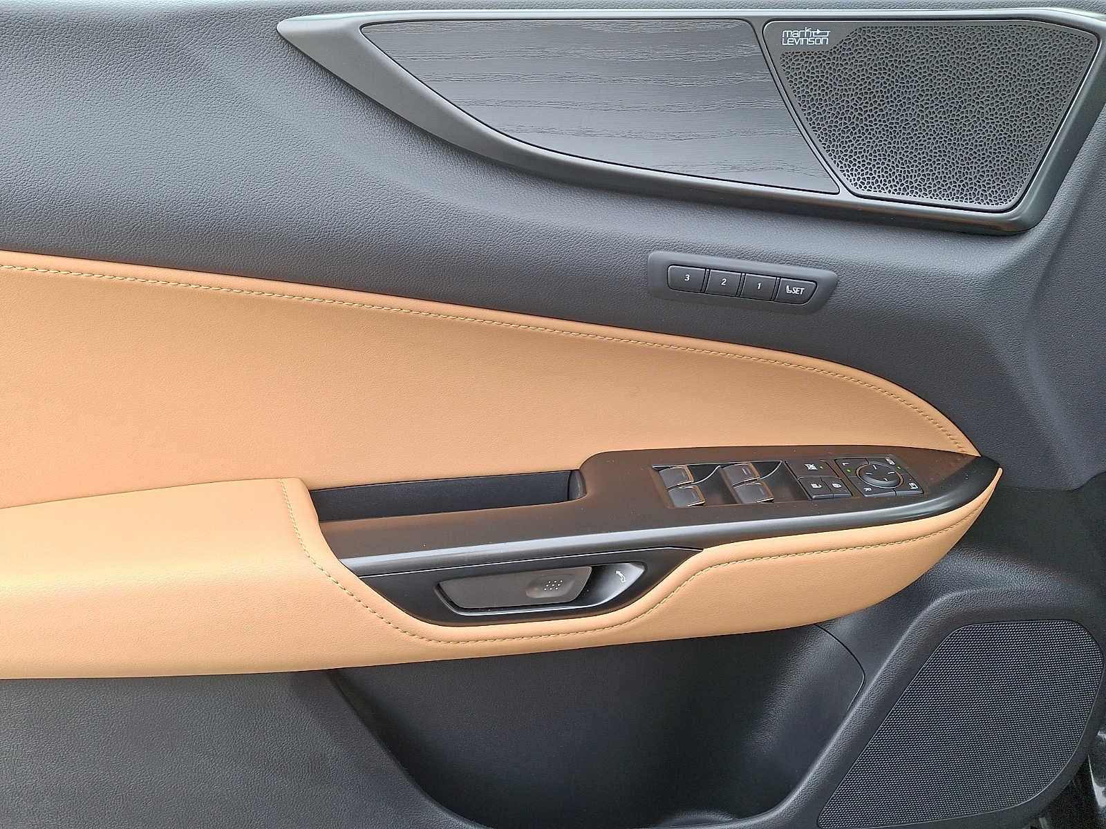 2025 Lexus NX NX 450h+ Luxury AWD