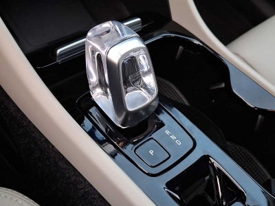 2024 Volvo XC40 Plus Dark Theme