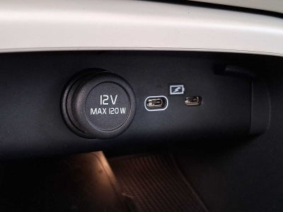 2024 Volvo XC40 Plus Dark Theme