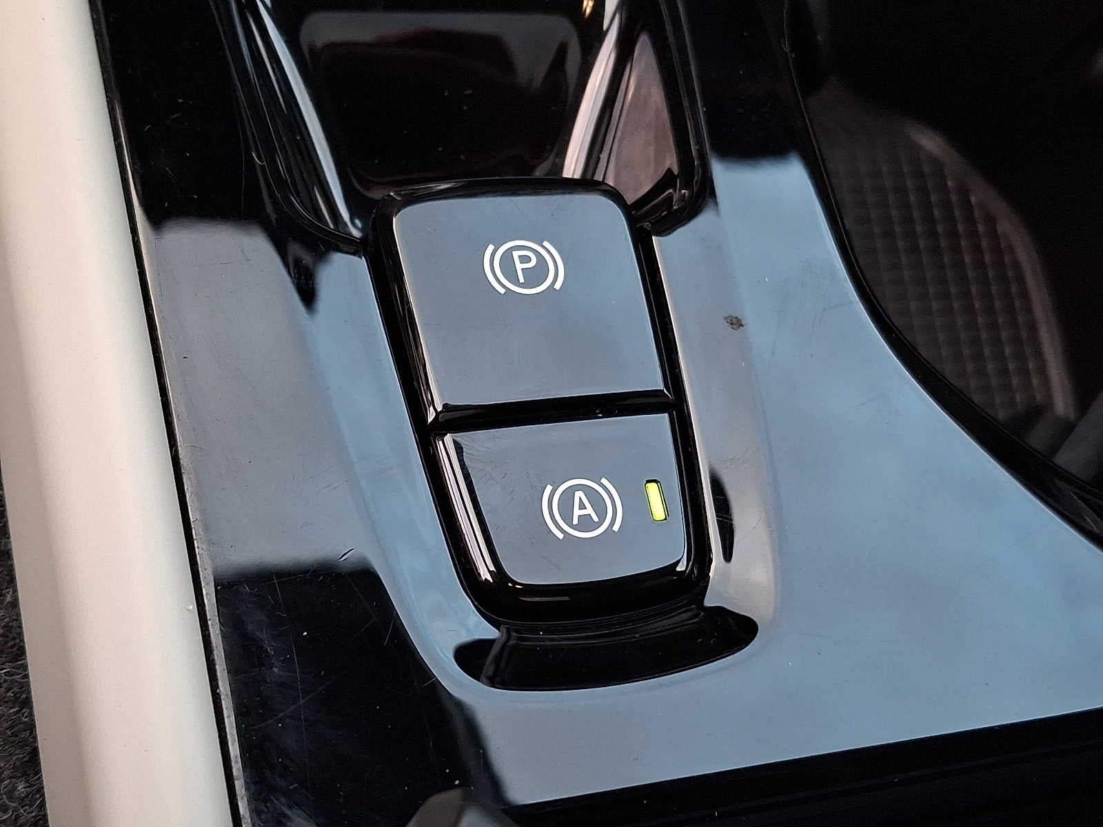 2024 Volvo XC40 Plus Dark Theme