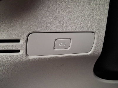 2024 Volvo XC40 Plus Dark Theme