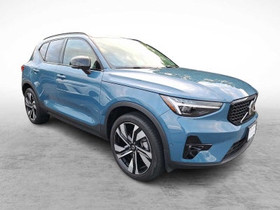 2024 Volvo XC40 Plus Dark Theme