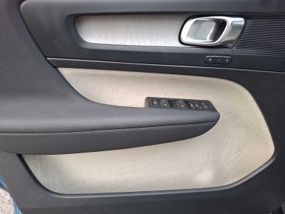 2024 Volvo XC40 Plus Dark Theme